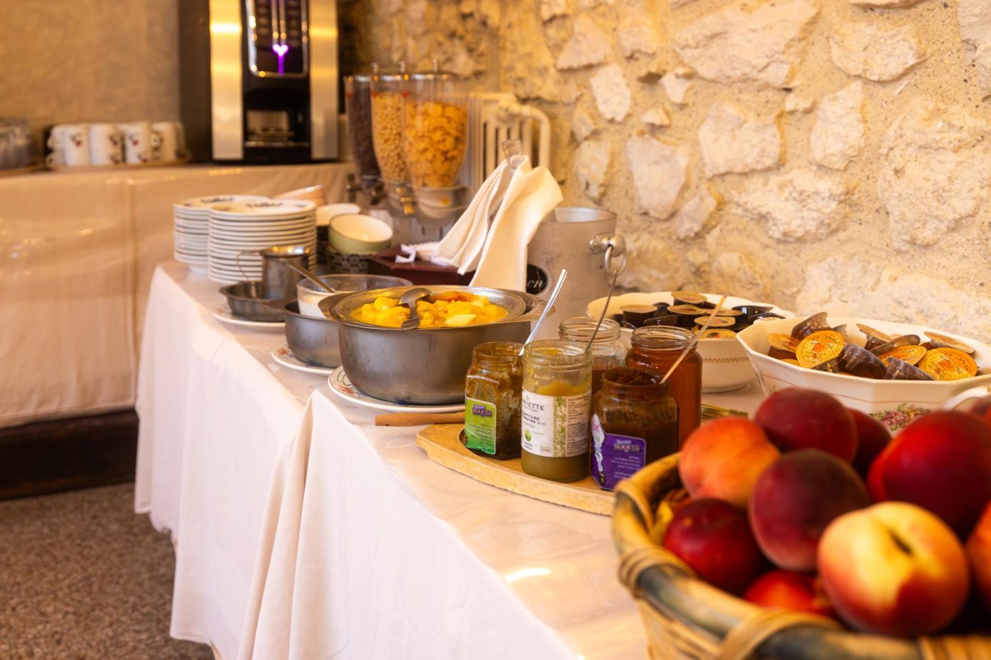 Hotel Restaurant Des Thermes Castéra-Verduzan Dış mekan fotoğraf