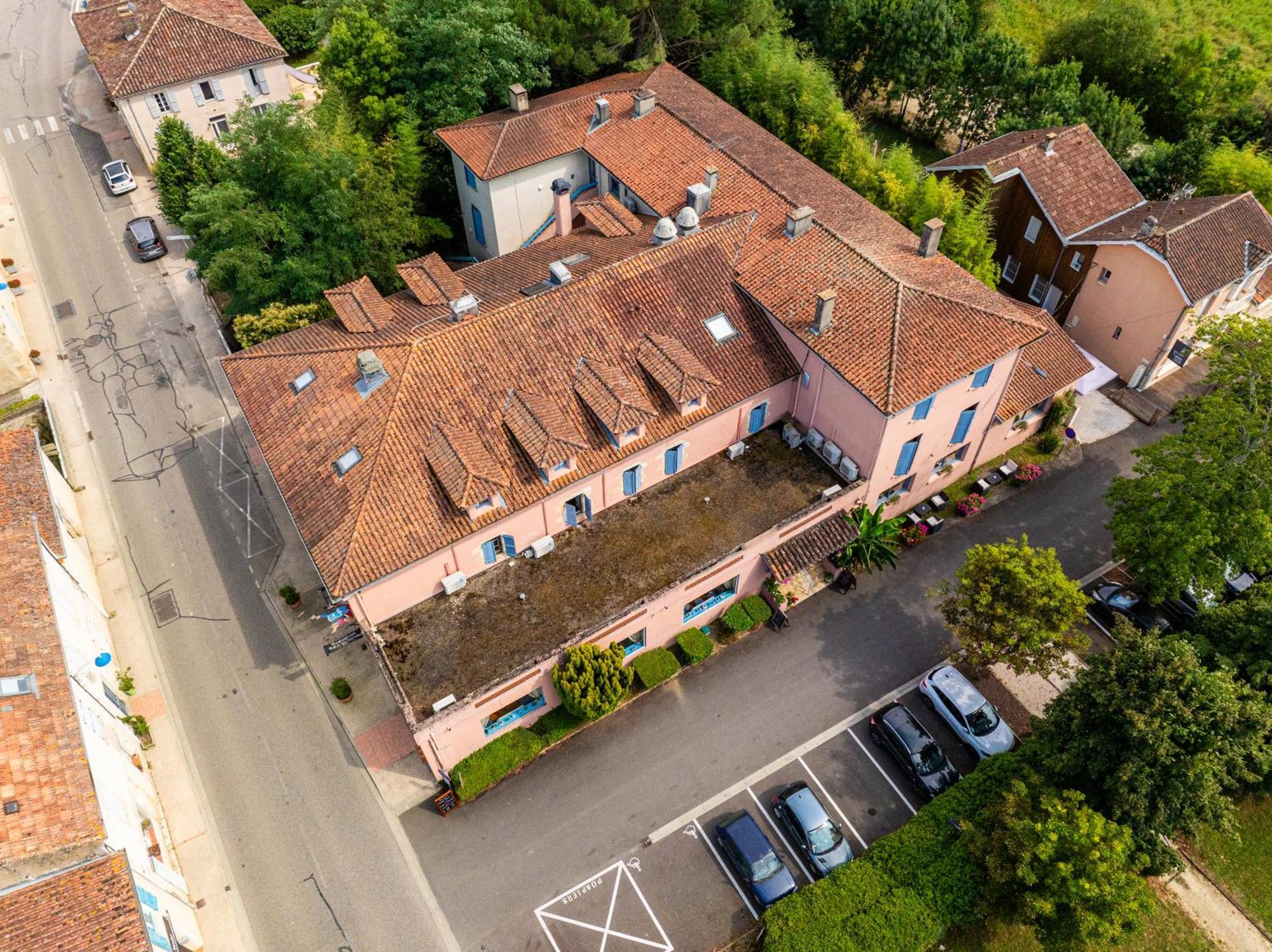 Hotel Restaurant Des Thermes Castéra-Verduzan Dış mekan fotoğraf